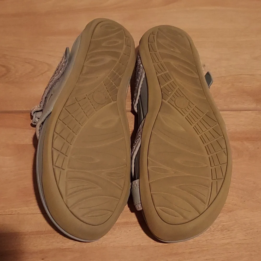BareTraps Tan and Cream Sandals - Picture 6 of 6